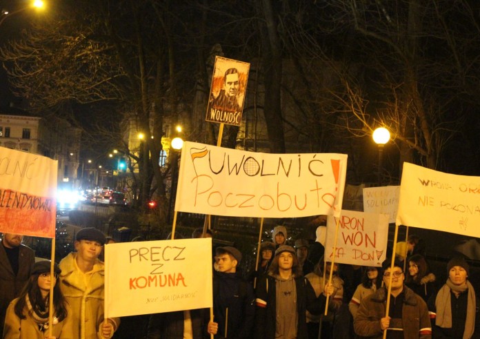 „Uwolnić Poczobuta!” pod bielskim Teatrem [zdjęcia]