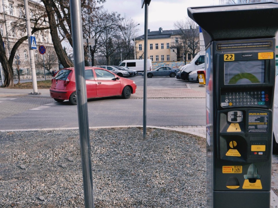 Od 1 grudnia br. kierowcy korzystający ze Strefy Płatnego Parkowania w Bielsku‑Białej nie mogą opłacać postoju przy pomocą płatności mPay.