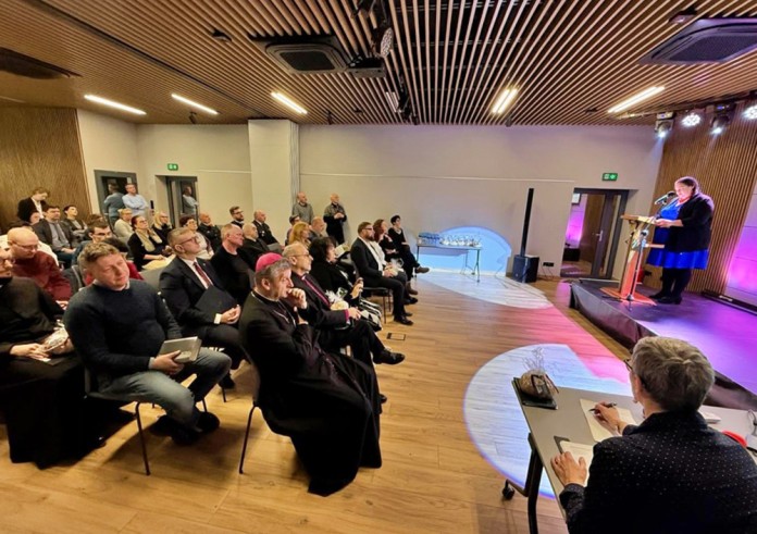 Maraton Biblijny: Księga wielu religii