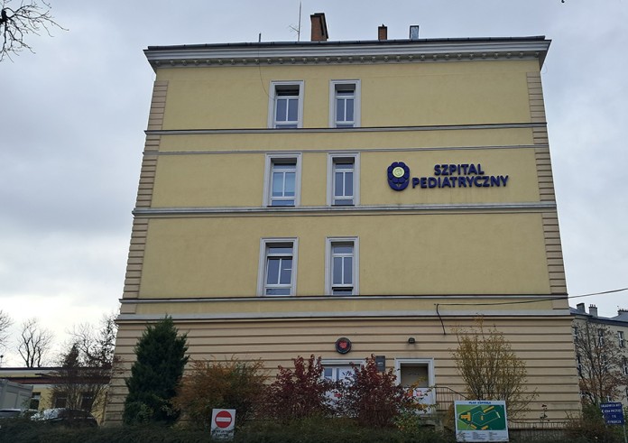Prośba szpitala: jedna osoba przy łóżku