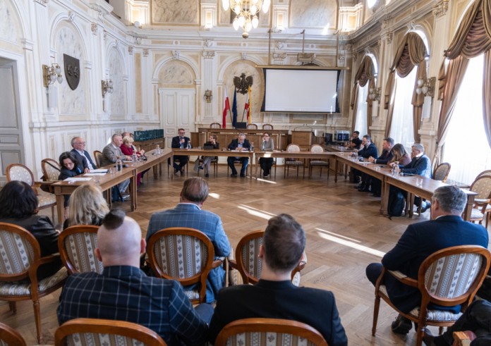 Bielsko-Biała pokazało, jak może wyglądać Polska Stolica Kultury. Sejmowa komisja obradowała w Ratuszu