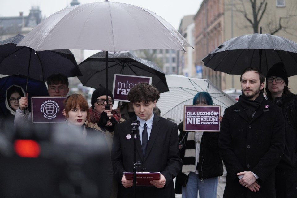 MŁODZI RAZEM WYSTAWIAJĄ RACHUNEK PREZYDENTOWI: KONIEC Z PUSTYMI OBIETNICAMI I DROŻYZNĄ W MZK!