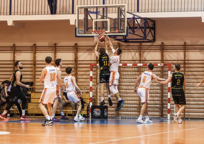 Zwycięstwem zakończyli rok koszykarze Basket Hills