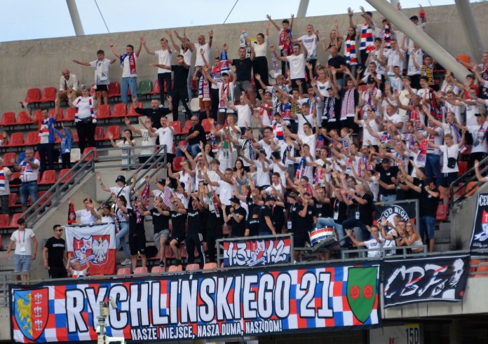 Pluszaki zamiast kibiców Wisły