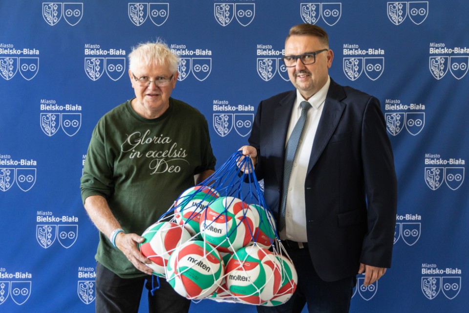 Piłki zamiast smartfonów. Pastor Jan Byrt z troską o najmłodszych