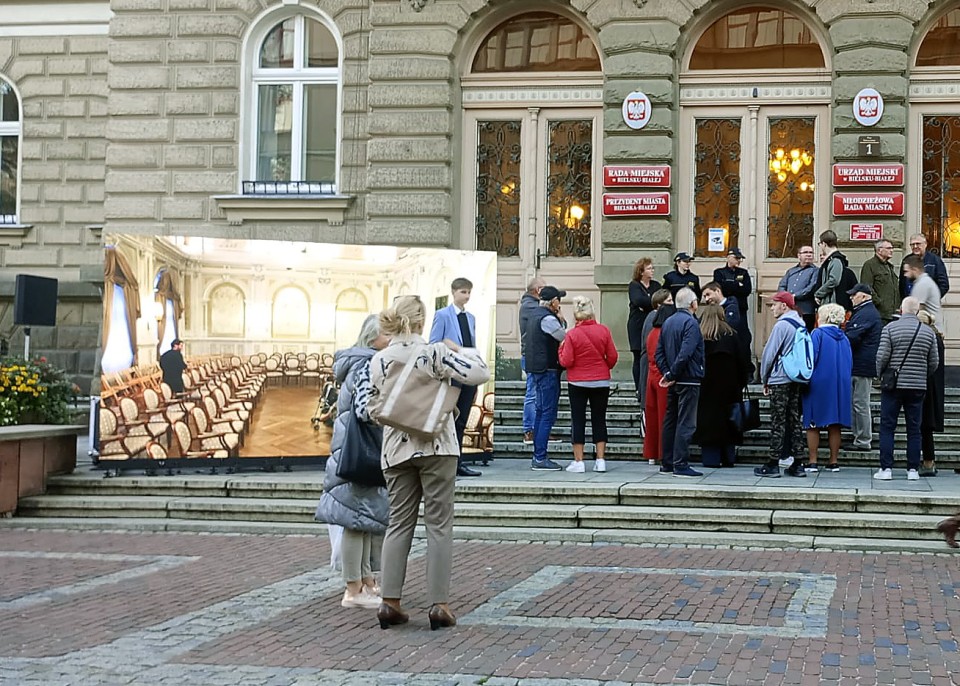 Dwanaście tysięcy za transmisję dla… 4 osób