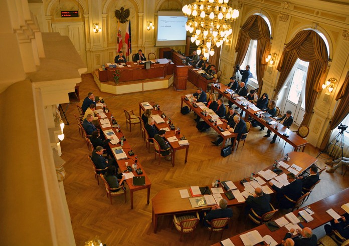 Pracują do końca. Ostatnie interpelacje kadencji