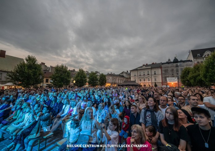 Artystyczna Strefa Wyzwolenia poruszyła publiczność w Bielsku-Białej (zdjęcia)