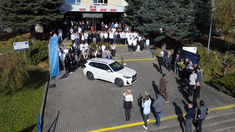 Nowiutkie BMW dla szkoły
