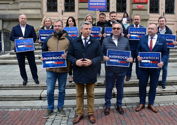 Polityczne deklaracje na schodach bielskiego Ratusza